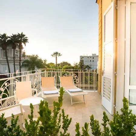 Crawford Hotel 4*